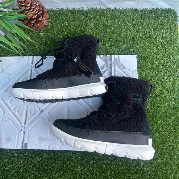 Sorel Explorer Faux Shearling
Waterproof Boot size 7 like new - Picture 2 of 16